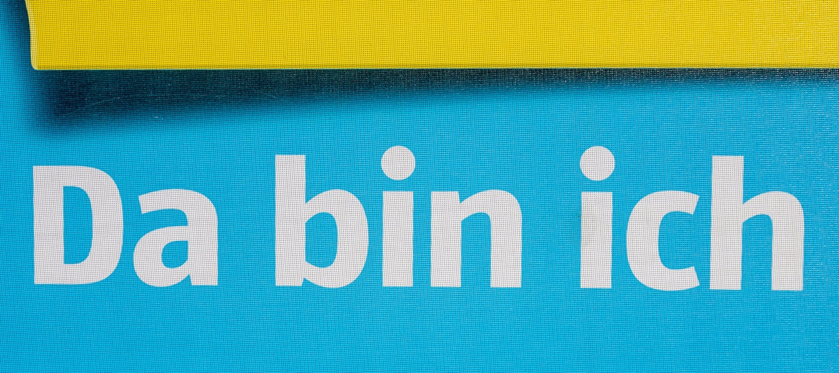 a blue and yellow sign